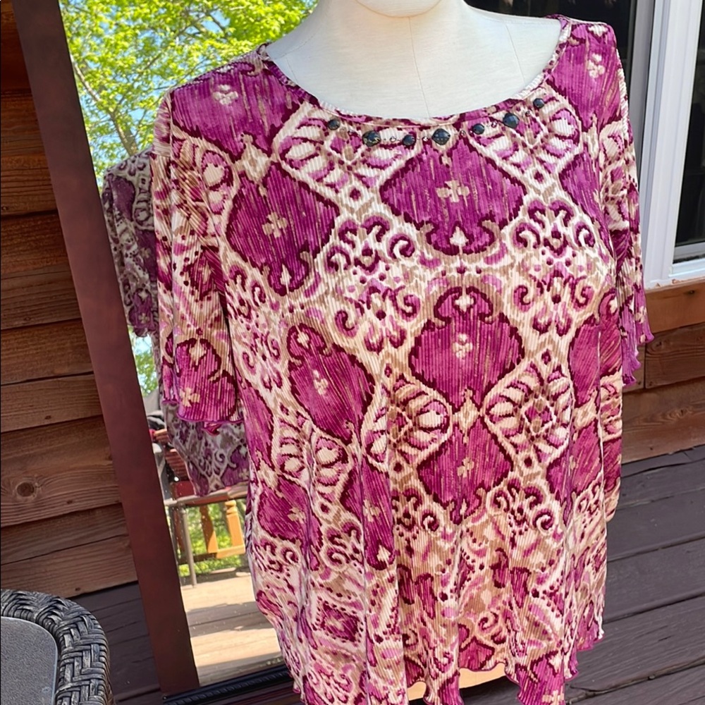 Women's Pink Patterned Top